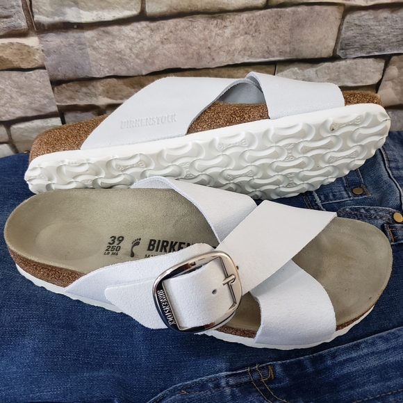 Birkenstock Shoes - Birkenstock 8 White w/ Silver buckle slide sandle